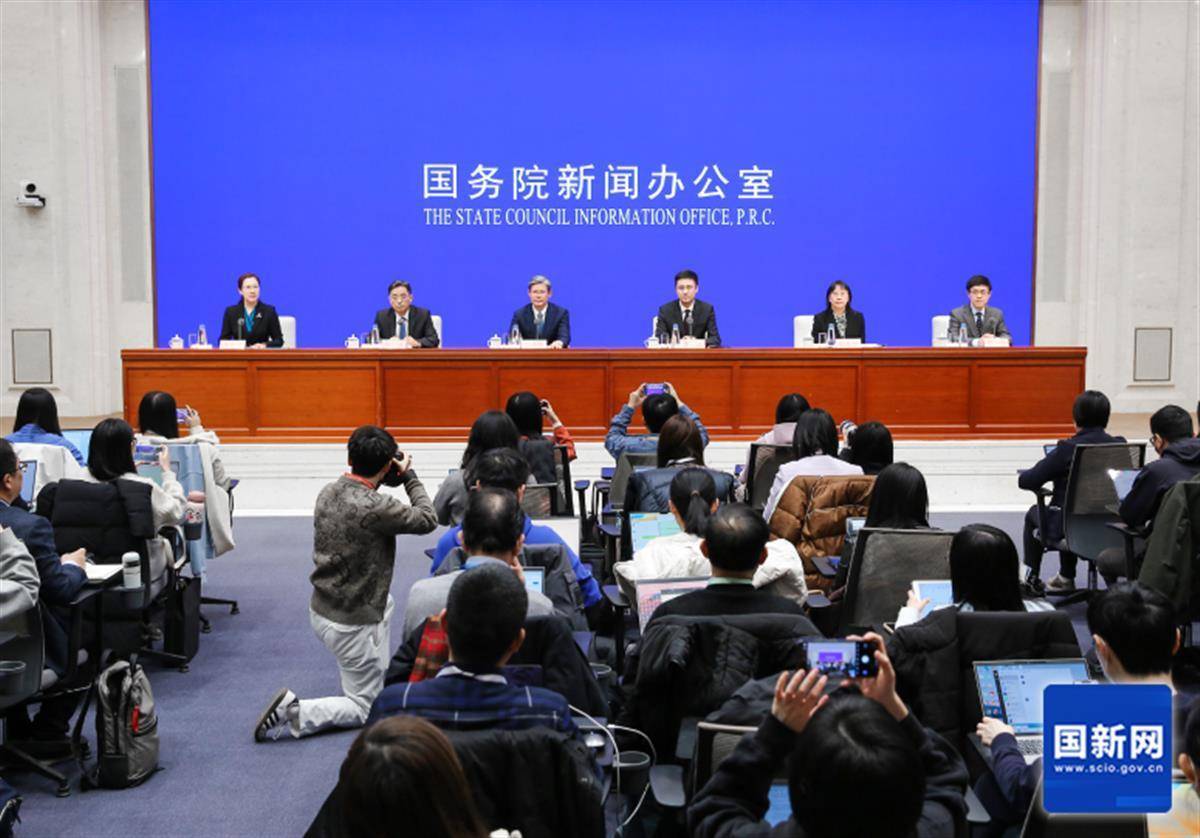 央行货币政策司司长邹澜：引导金融机构加大信贷资源投入 优化信贷结构