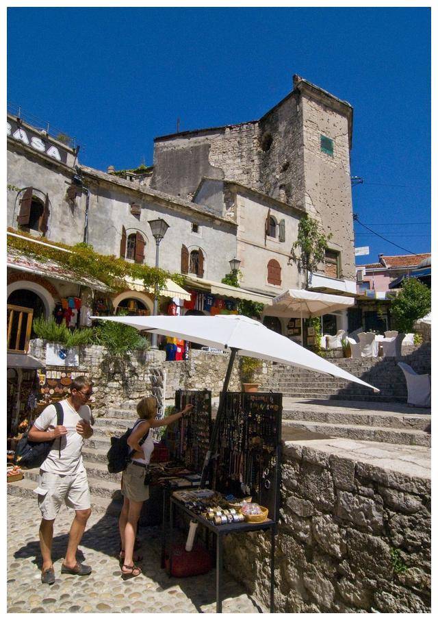 波黑政府已启动临时暂停美国原产商品关税的程序