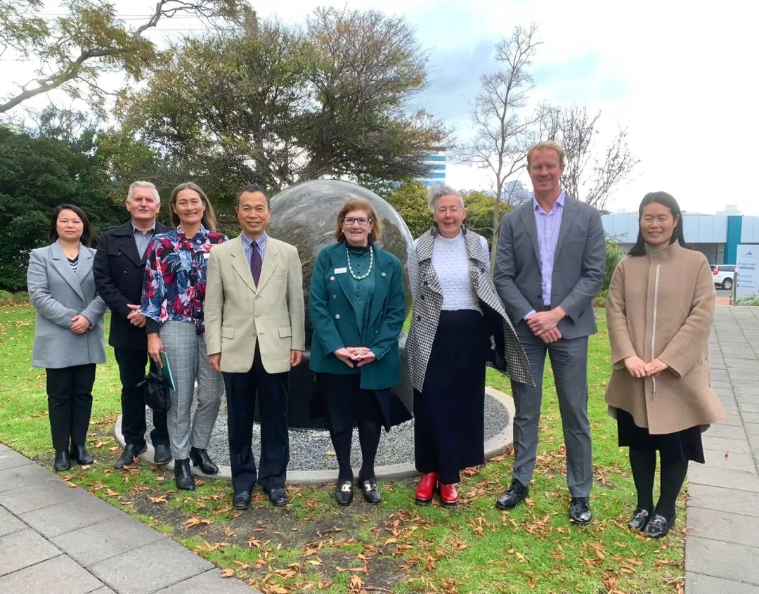 驻珀斯总领事龙定斌走访鞍钢卡拉拉项目