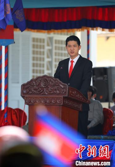 梁艳敏参赞出席第三届加拿大建筑金刚石杯颁奖典礼