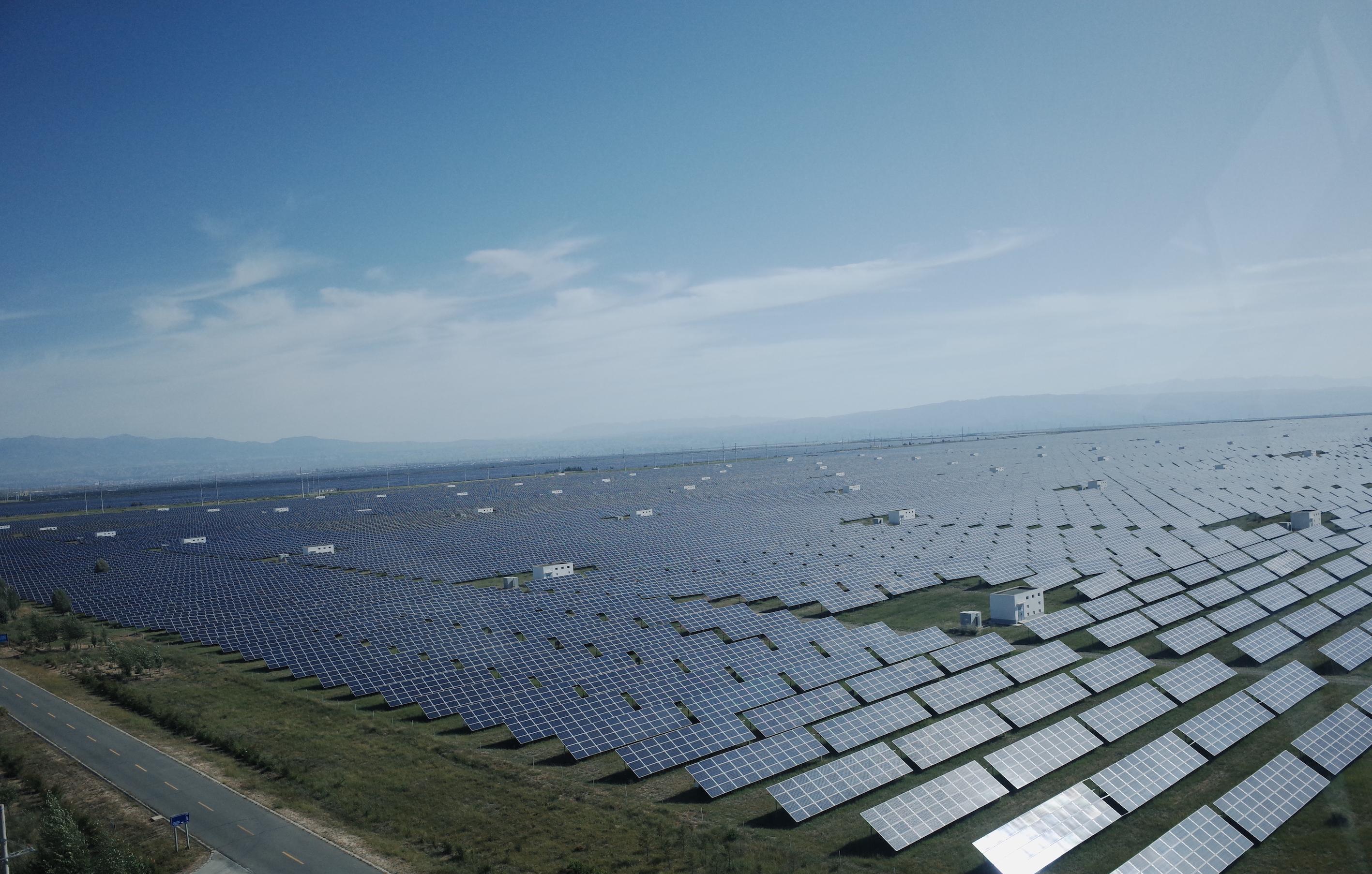 2025年我国风电光伏再扩容 全国现存相关企业数量已超121万家