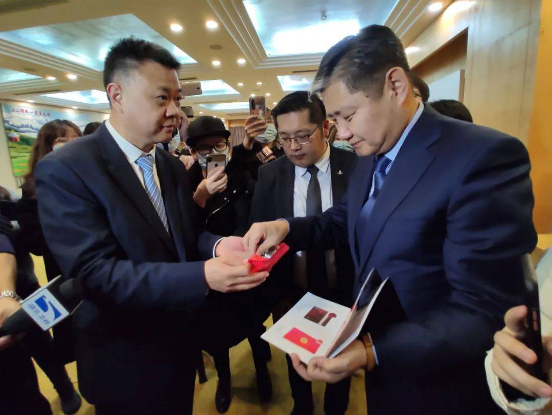 宋扬参赞与孟财政部经济关系局辅秘兼亚洲司司长举行工作会谈