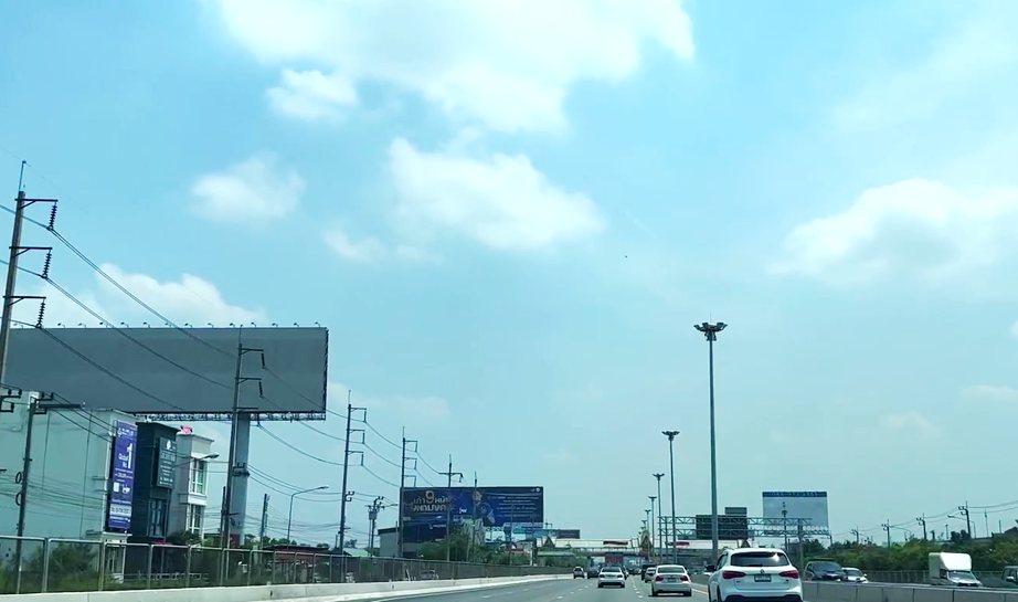 泰国旅游局希望这些重大活动能够吸引1200万的外国游客前来