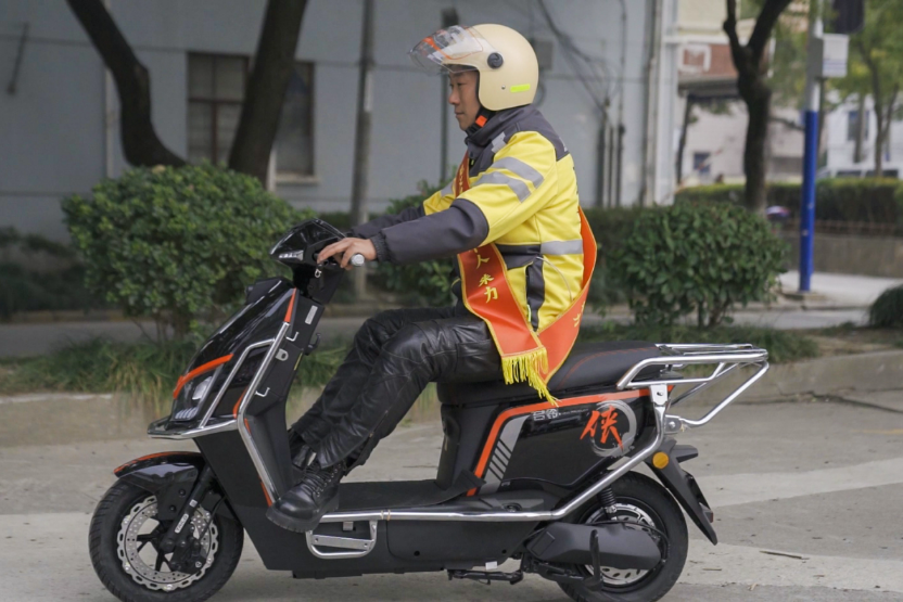 鸿泉物联获得外观设计专利授权：“两轮车仪表”