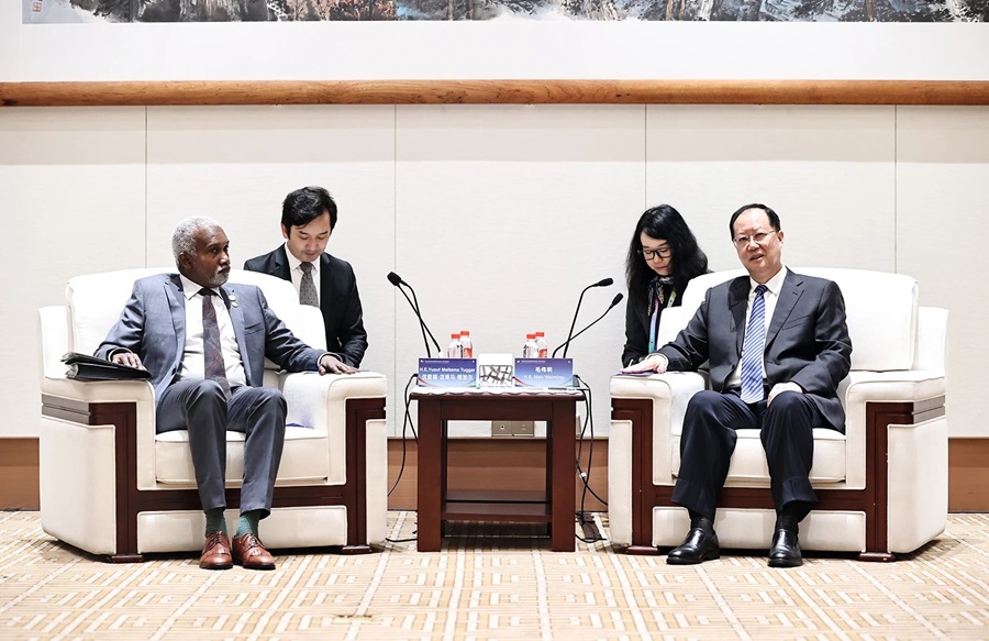 唐中东大使会见新任毛里塔尼亚投资促进署署长