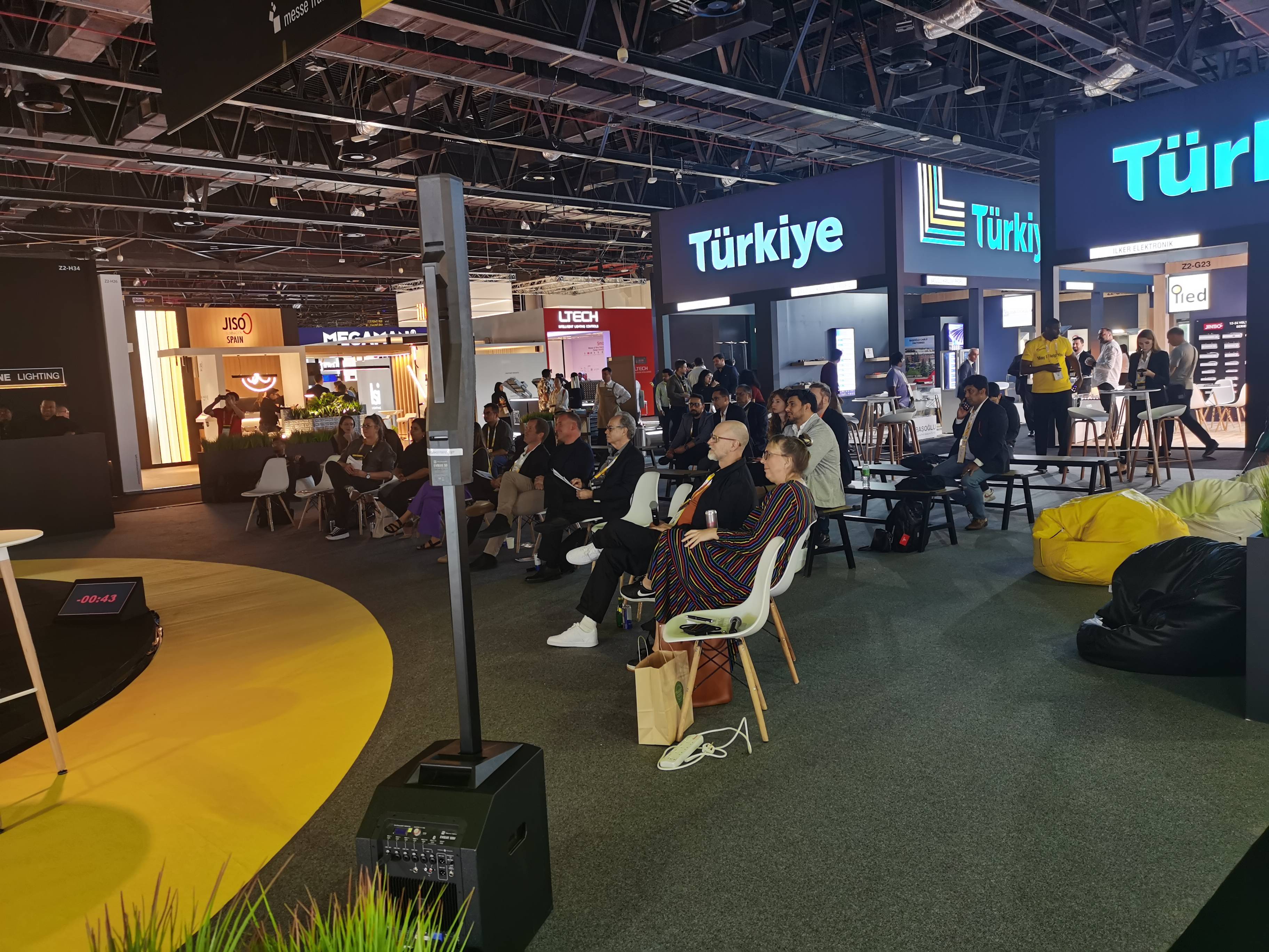 “阿联酋―非洲旅游投资峰会2025”在迪拜开幕