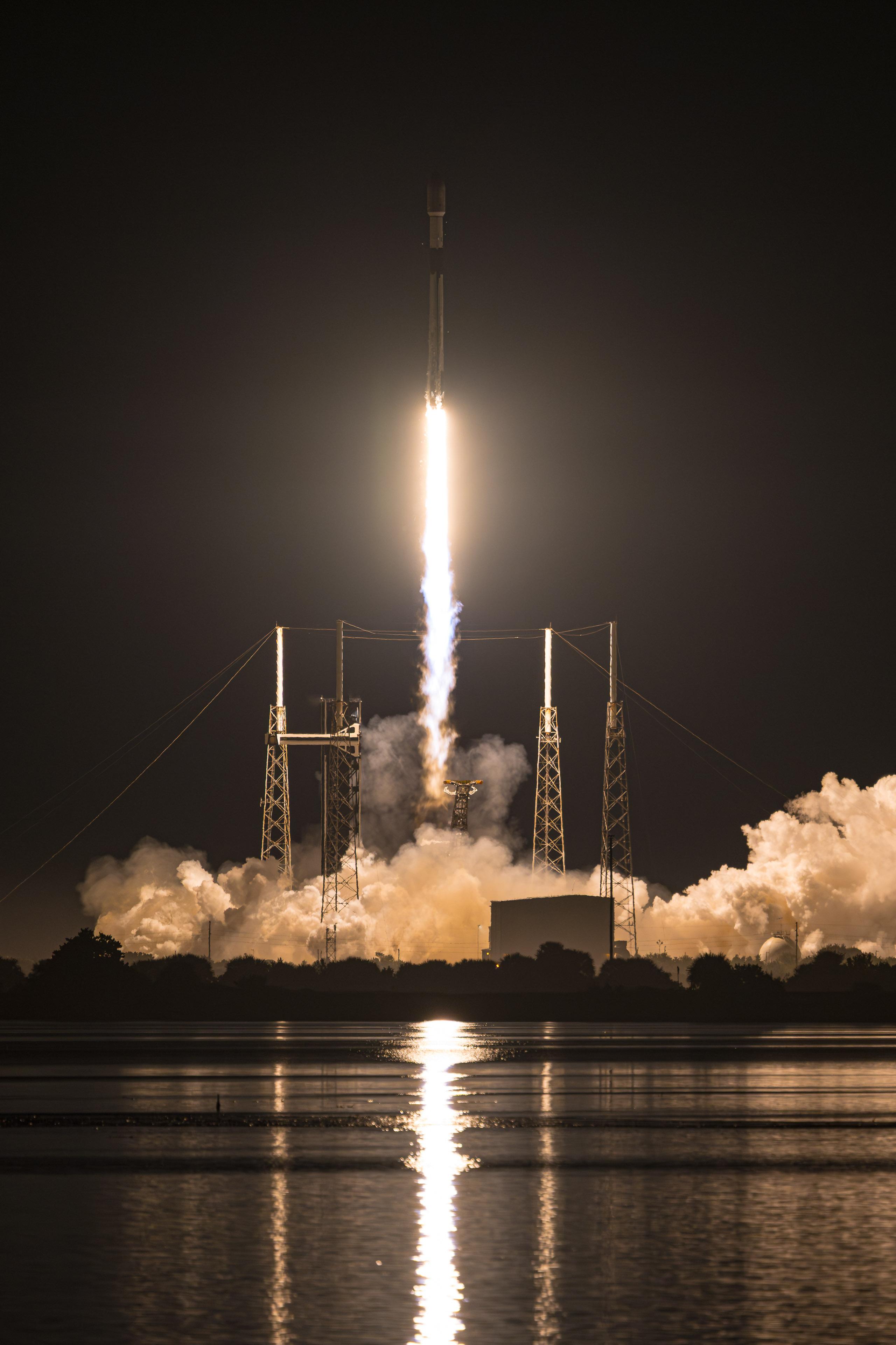 “星链”将降低约4400颗卫星轨道高度