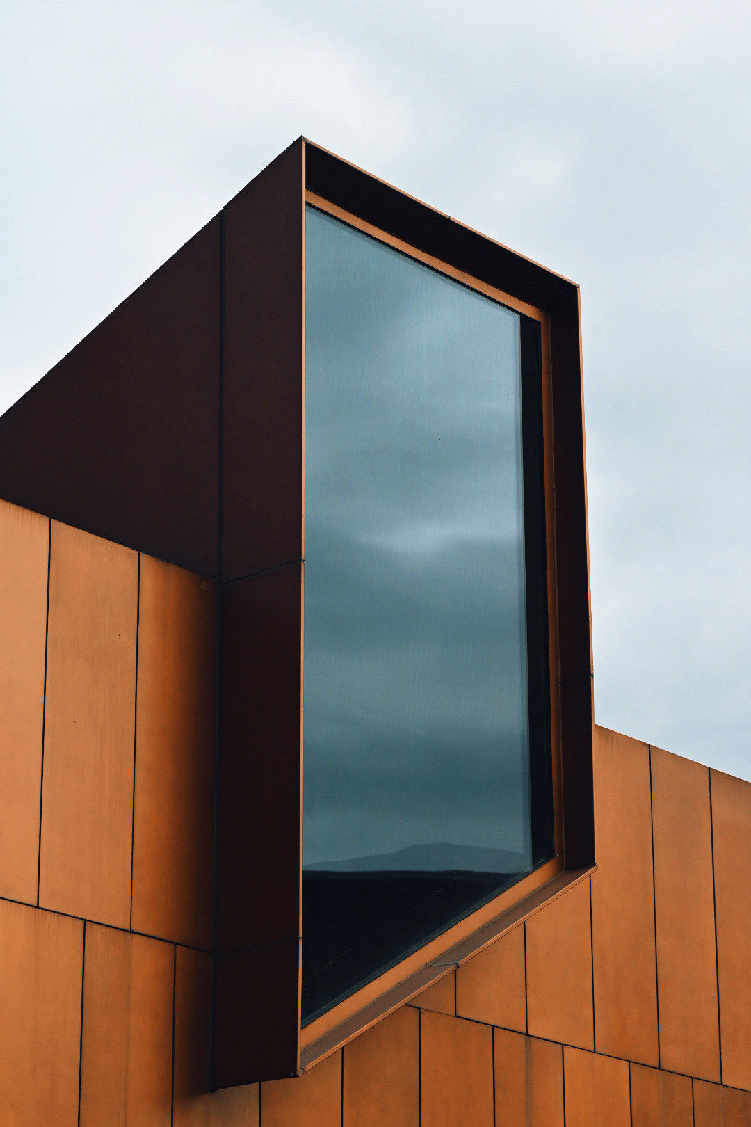 杰恩设计：杰恩建筑还需支付公司15,875.46万元