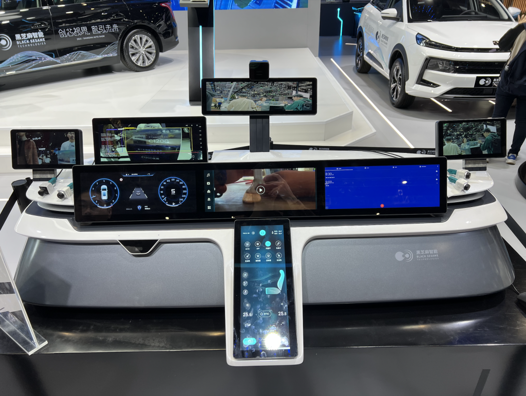 宸展光电：鸿通科技主要业务为制造及销售车载智能座舱设备