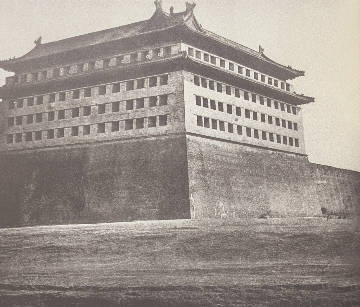 中乌考古人员发现库瓦古城早期城墙