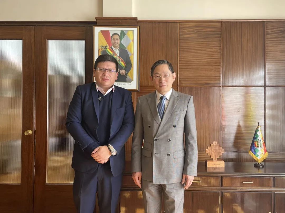 刘晓峰参赞拜会玻利维亚能源部替代能源副部长奥索里奥