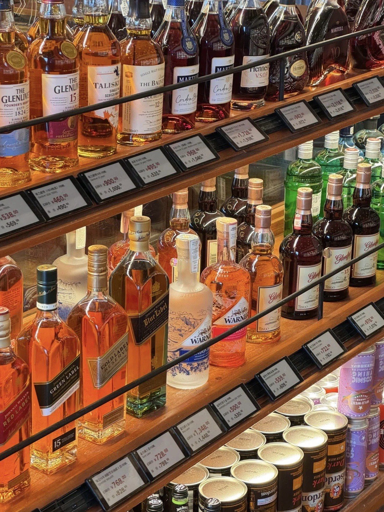 COMMUNE幻师冲刺上市：销售额下降仍激进扩张，递表前巨额分红上亿