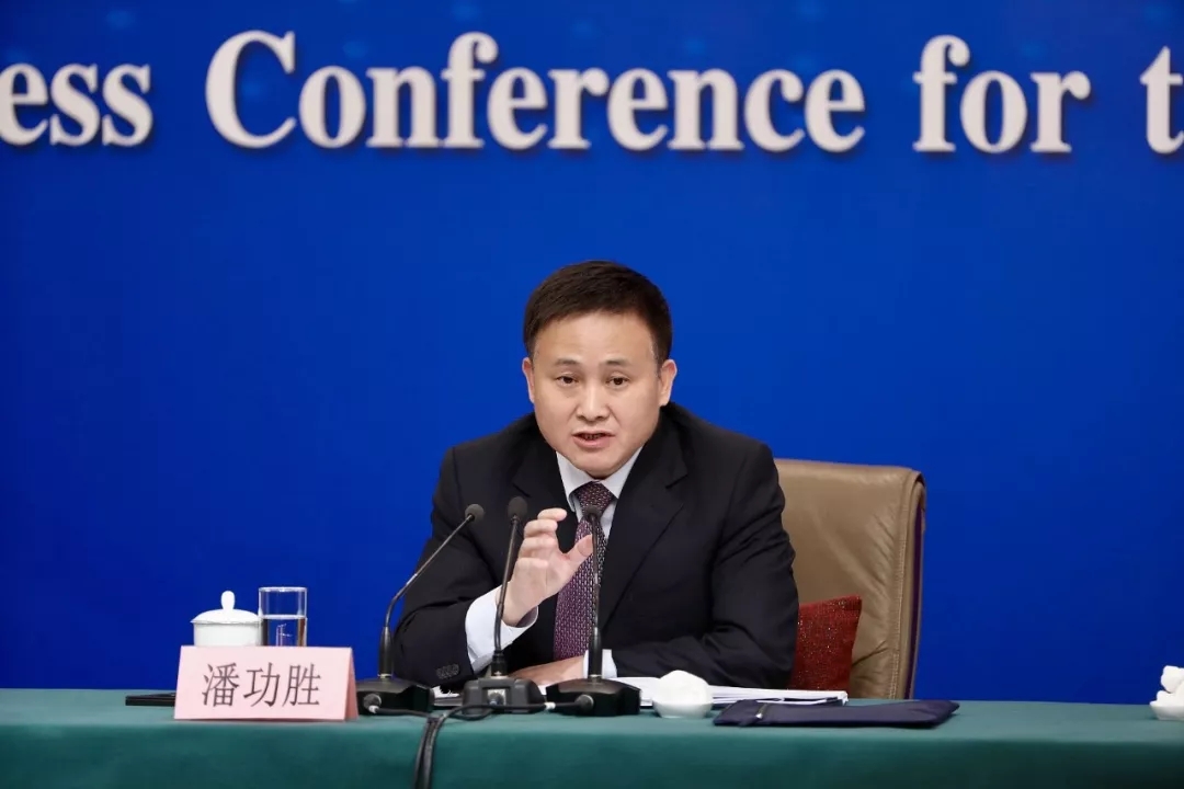 央行行长潘功胜：科学把握稳增长和防风险的动态平衡