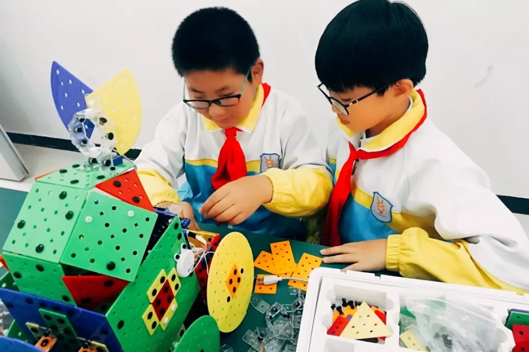 中国中学生在国际冬季人工智能奥赛获两金一银