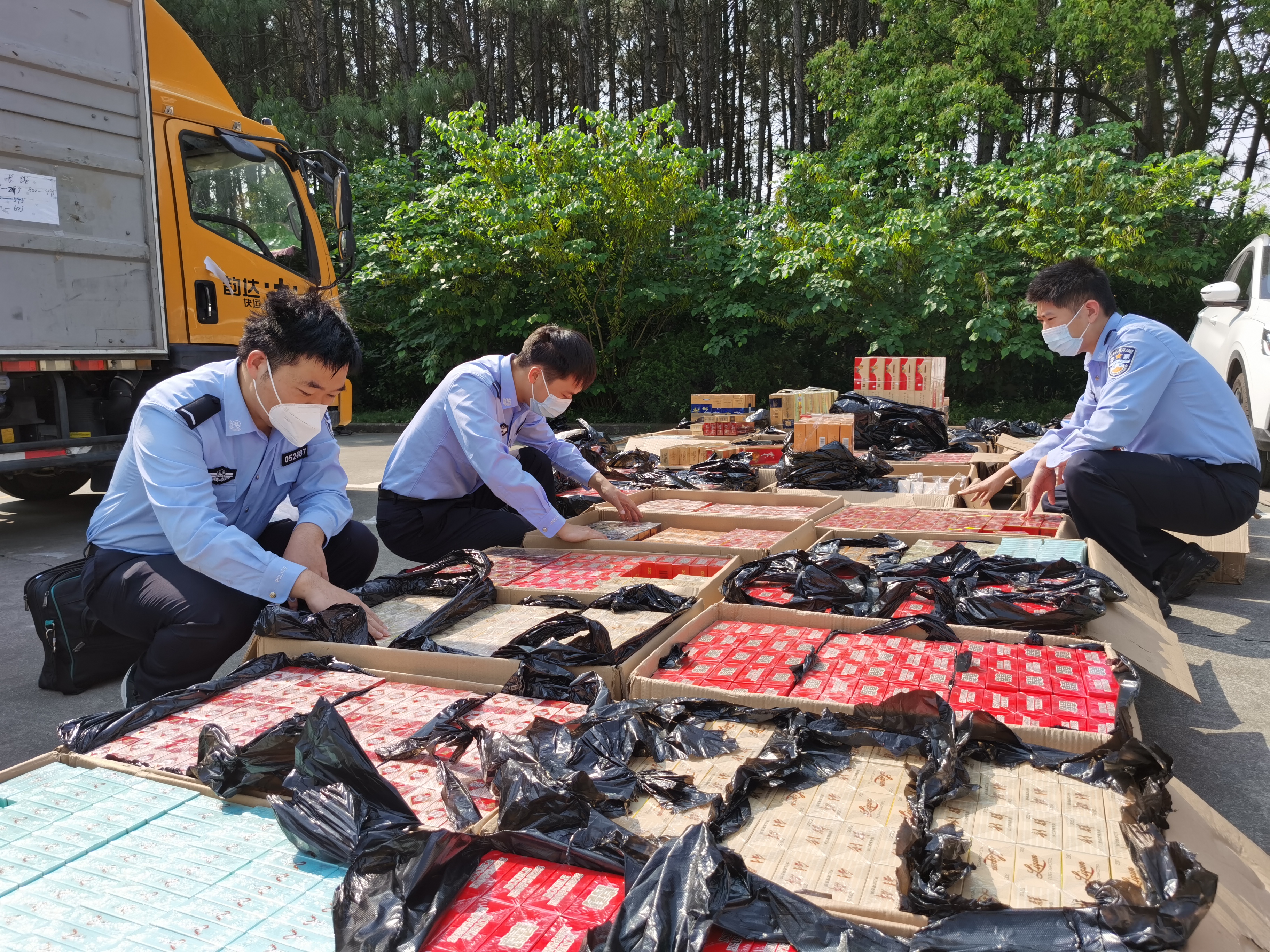 上海侦破特大非法经营案，免费荐债实为诱导购买长期停牌债券