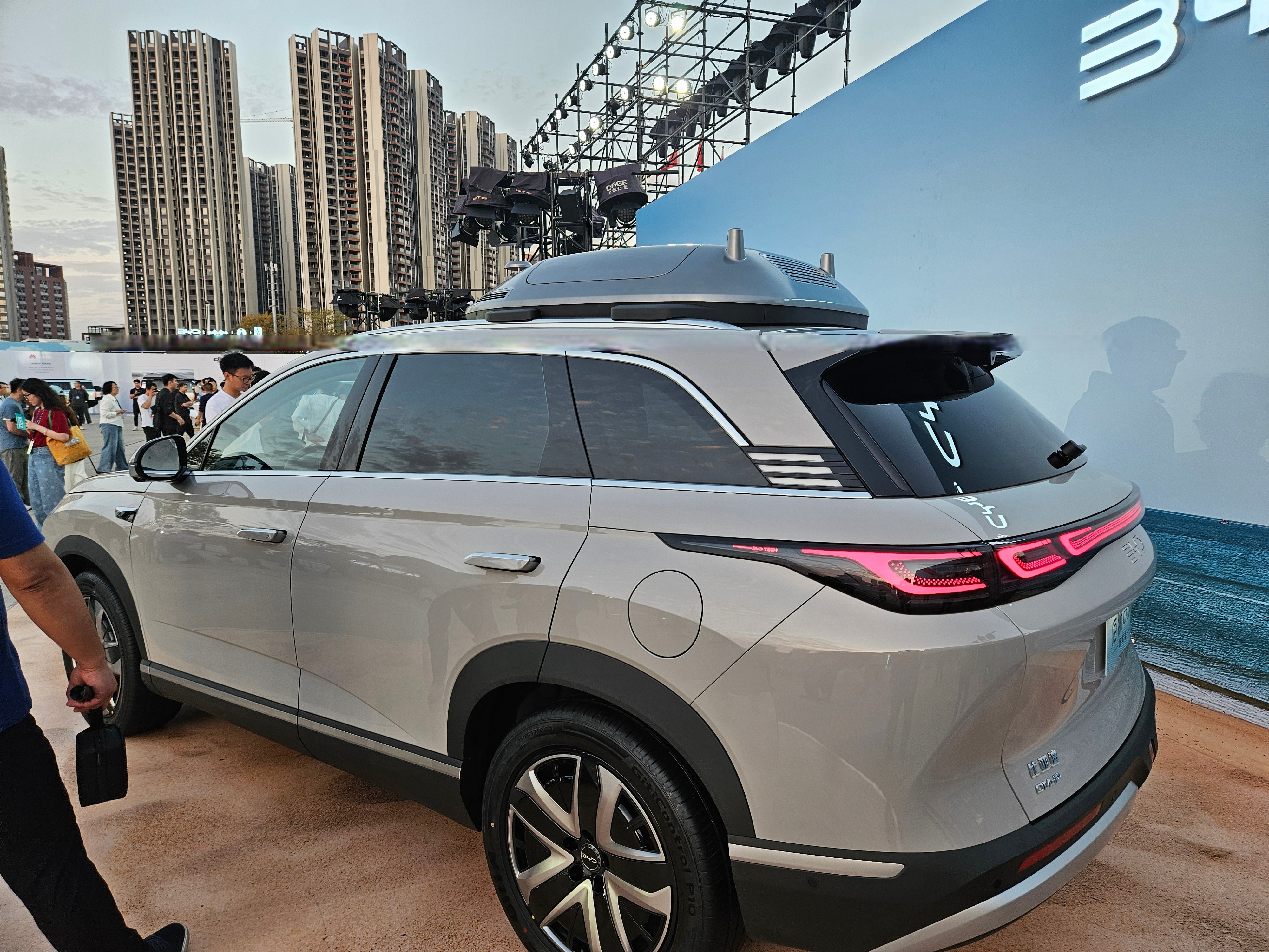 比亚迪获得外观设计专利授权：“无人机控制器”