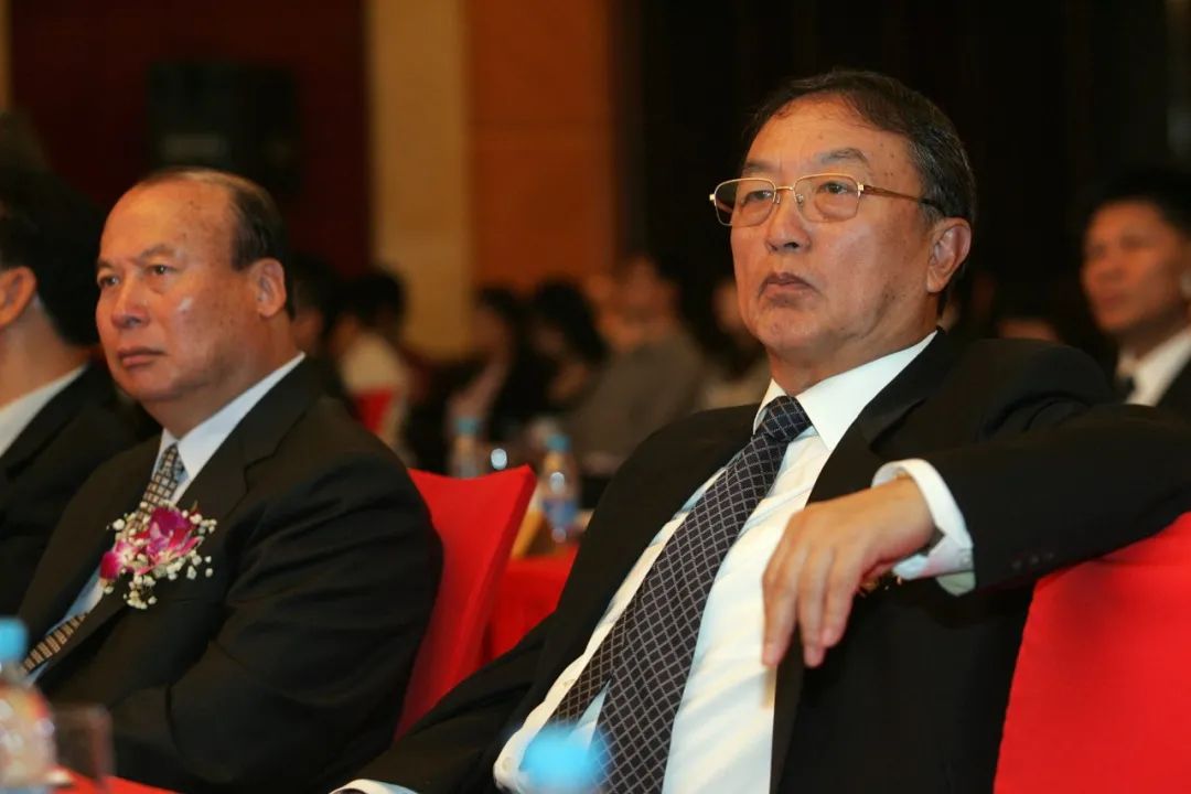 泛海控股：截至2026年2月28日，未能按期偿还有息债务合计340.01亿元