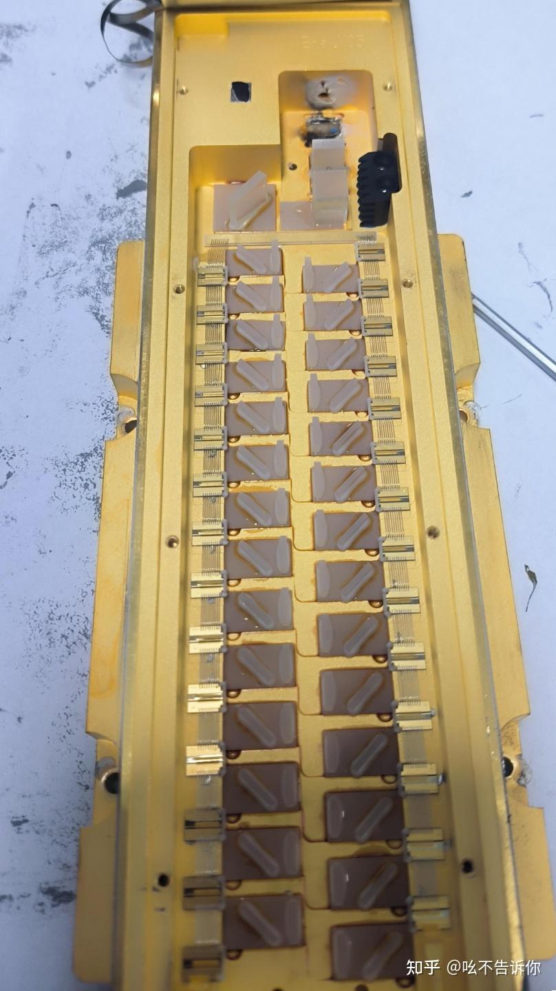 汉威科技获得实用新型专利授权：“一种多波段激光芯片集成激光器”