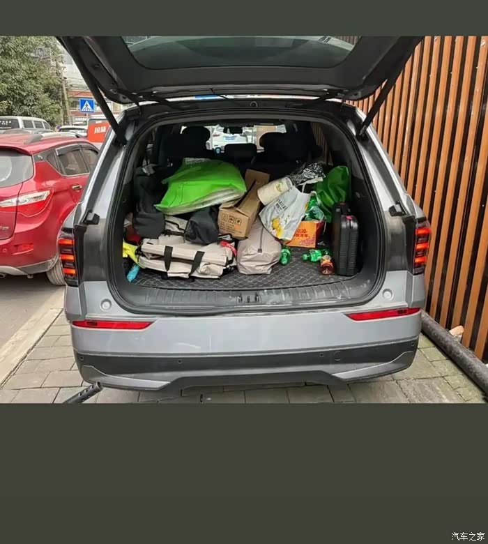 吉利把野心，藏在了春游露营里