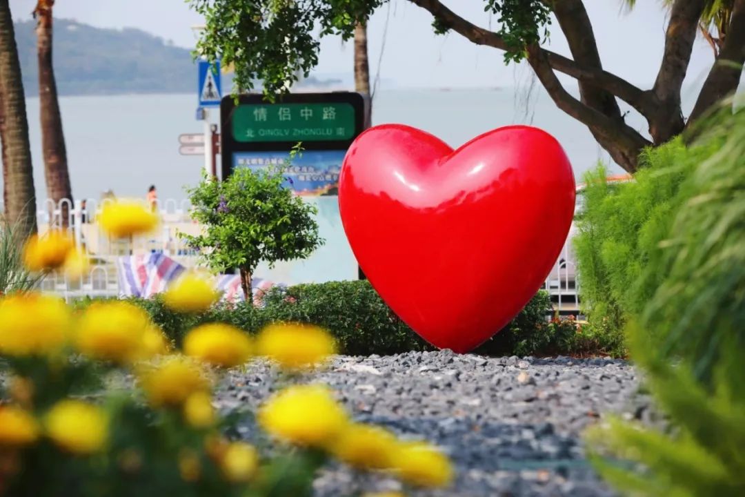 吉利把野心，藏在了春游露营里