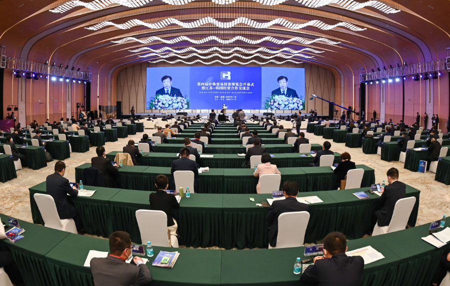 张巍副总领事出席曼德勒贸易展销会开幕式