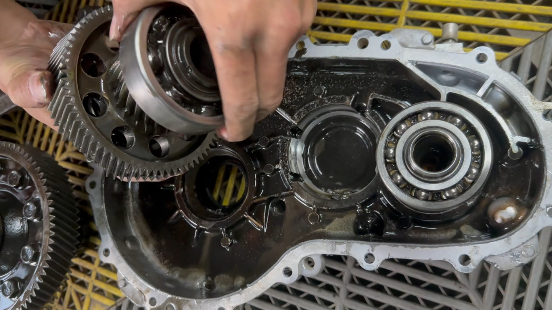 比亚迪获得发明专利授权：“一种安全带卷收器及车辆”