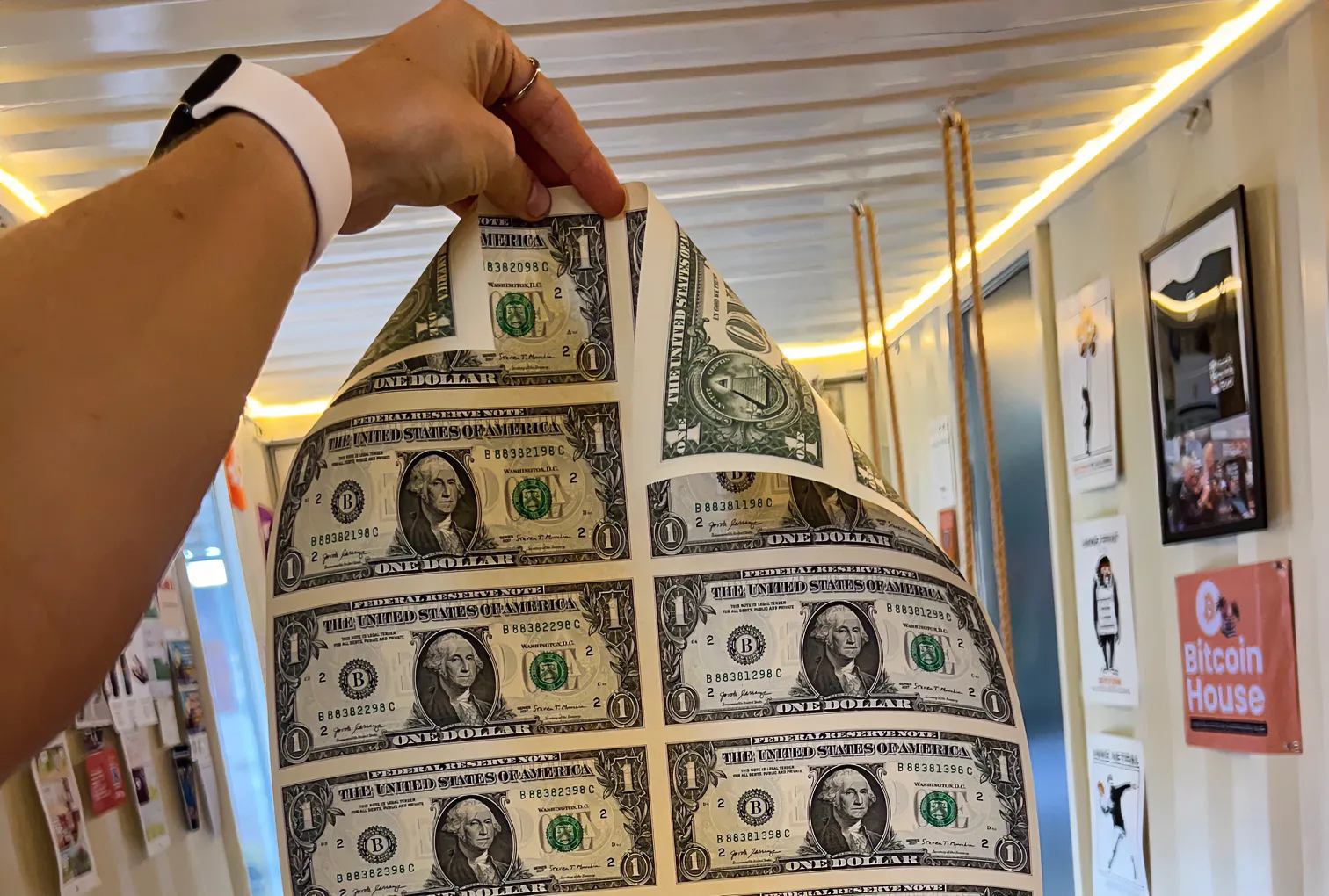 美债收益率涨跌不一，10年期美债收益率跌1.00个基点