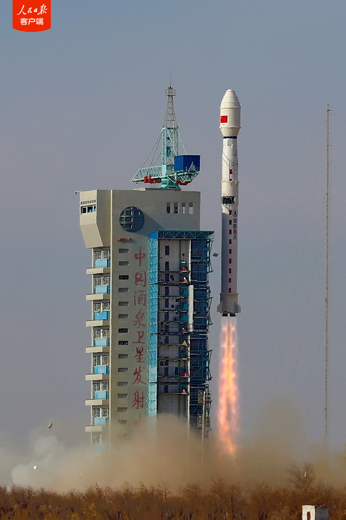 新华社快讯：嫦娥七号探测器已安全运抵中国文昌航天发射场，计划今年下半年择机发射。