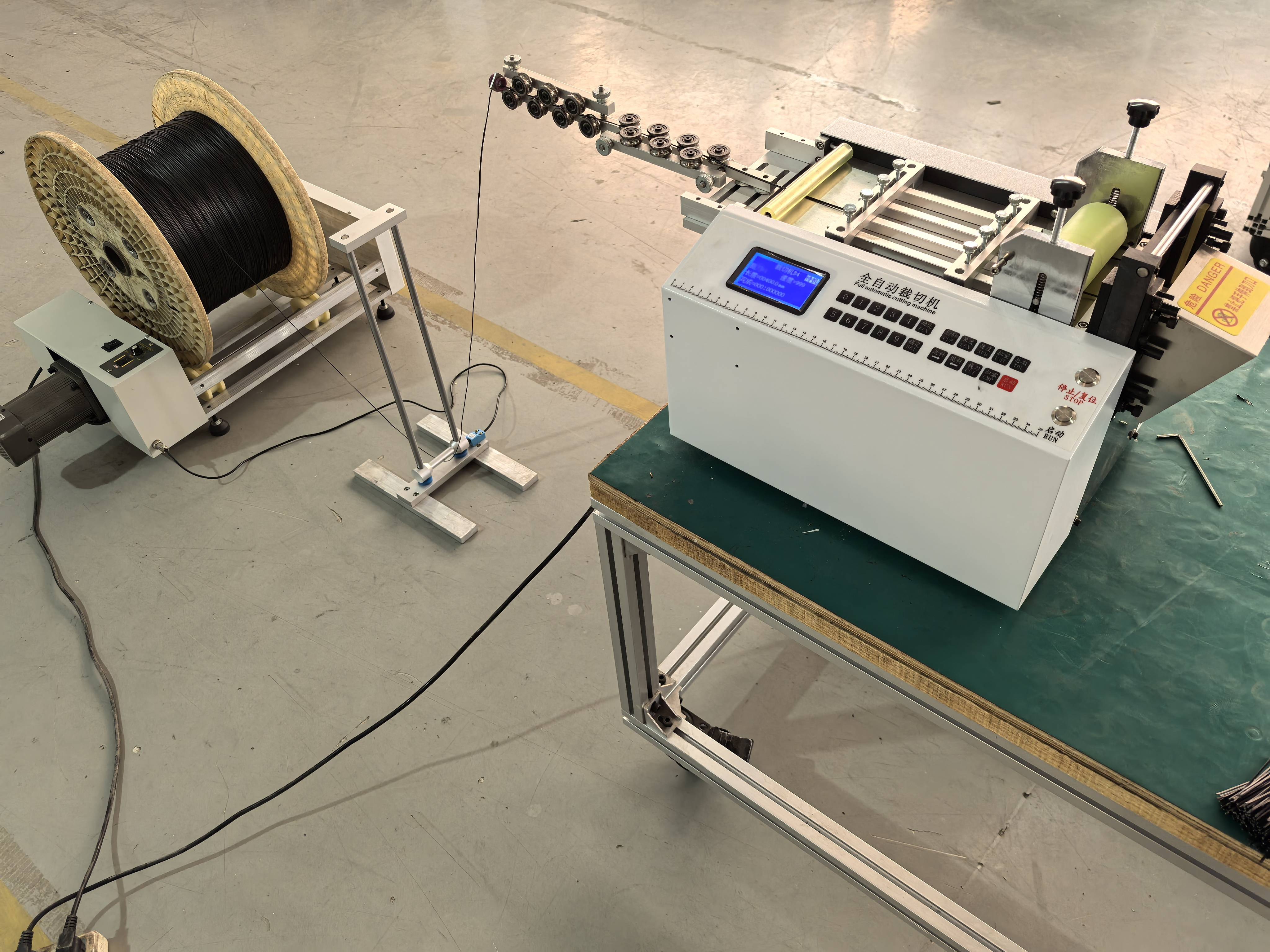 大族数控获得实用新型专利授权：“裁切装置及贴膜机”