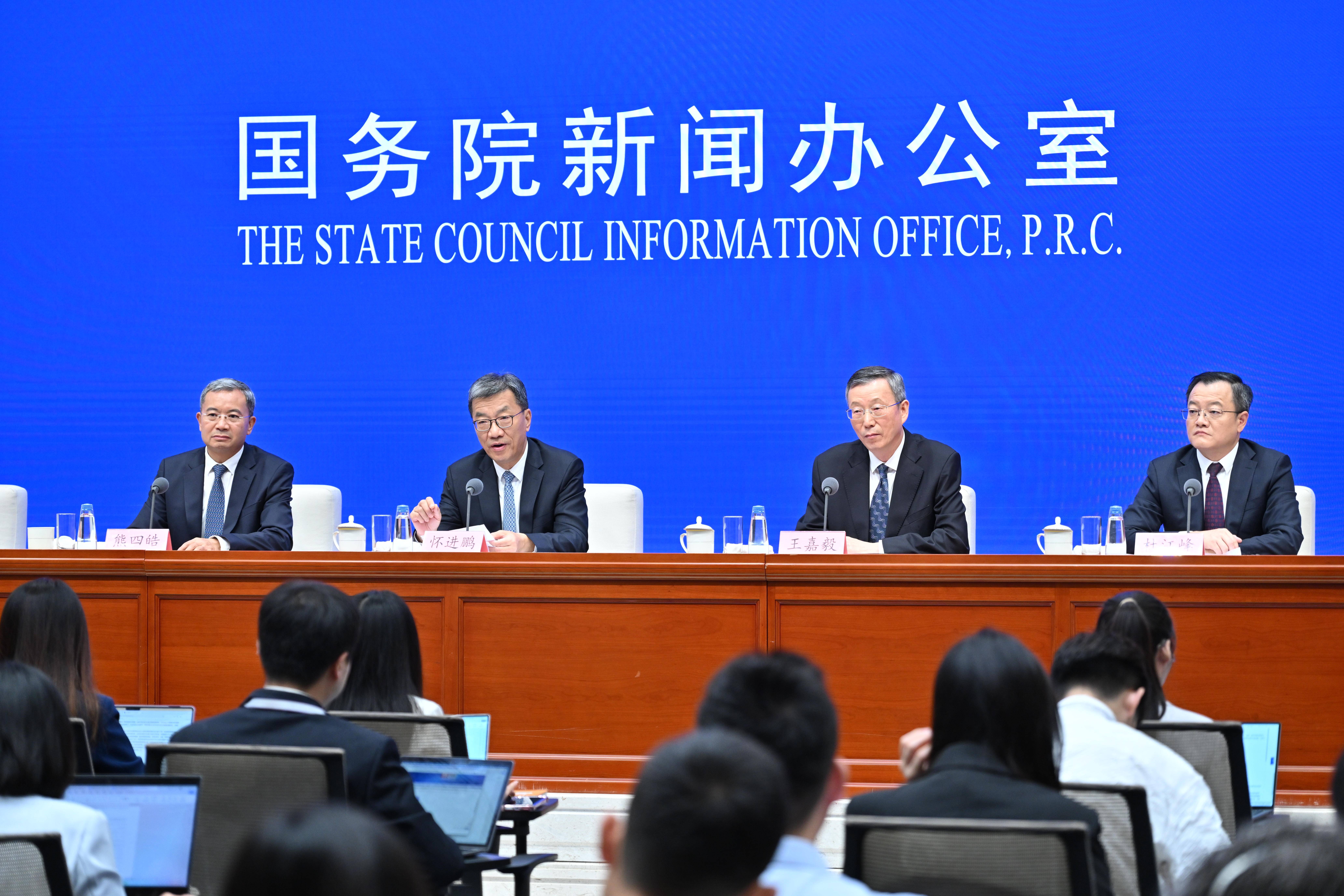 教育部部长怀进鹏：持续对校园欺凌等开展清理整治