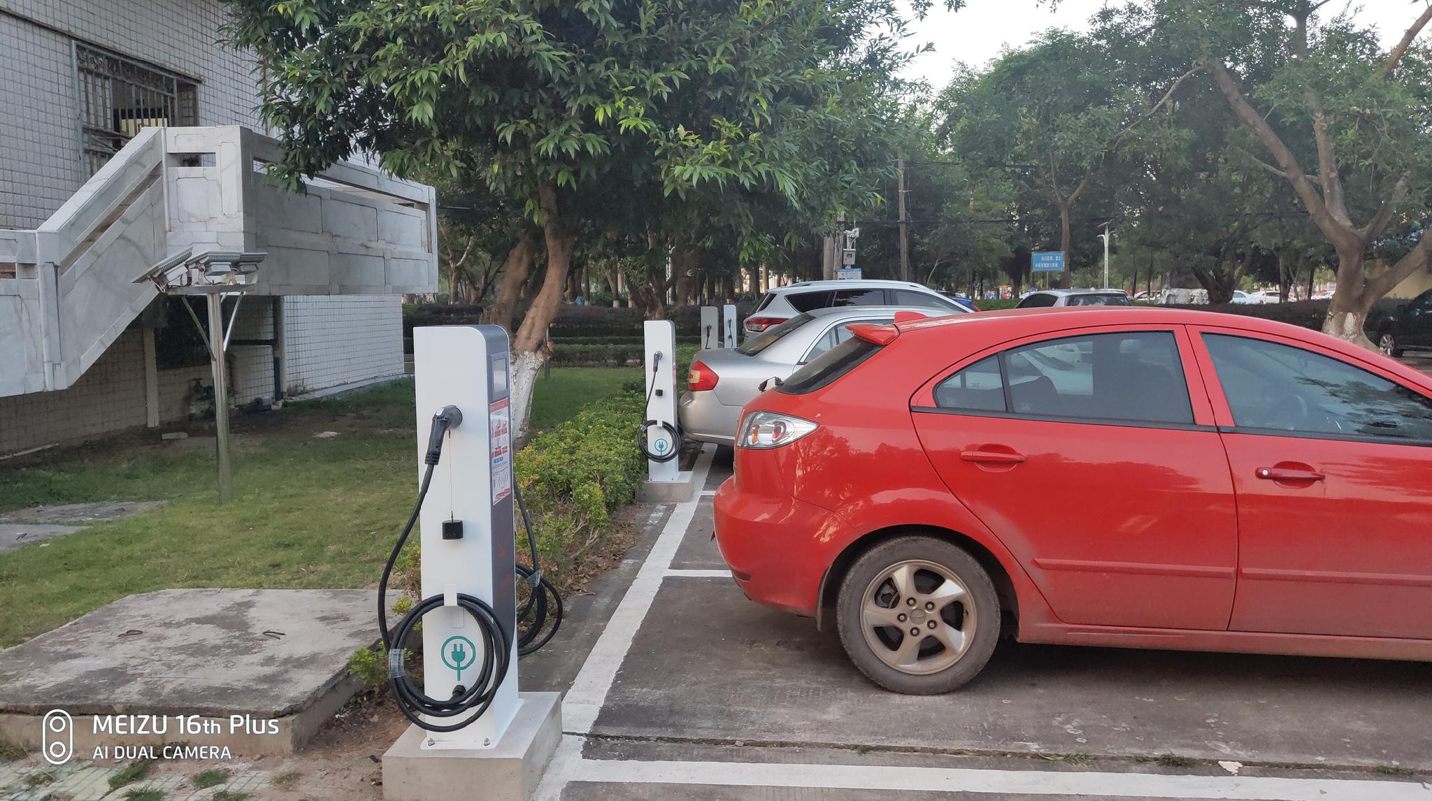 充电桩问题频发 4.09%充电桩相关企业曾出现法律诉讼