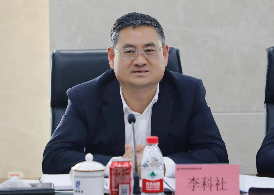 江苏信托：胡军因工作调整辞去公司董事长等职务 公司总经理、董事丁锋代为履行董事长职责
