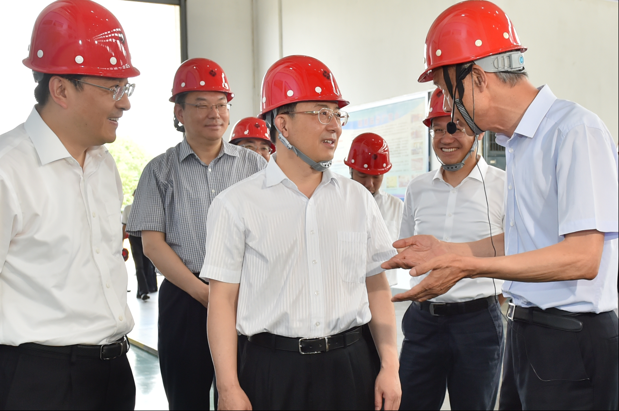 江苏信托：胡军因工作调整辞去公司董事长等职务 公司总经理、董事丁锋代为履行董事长职责